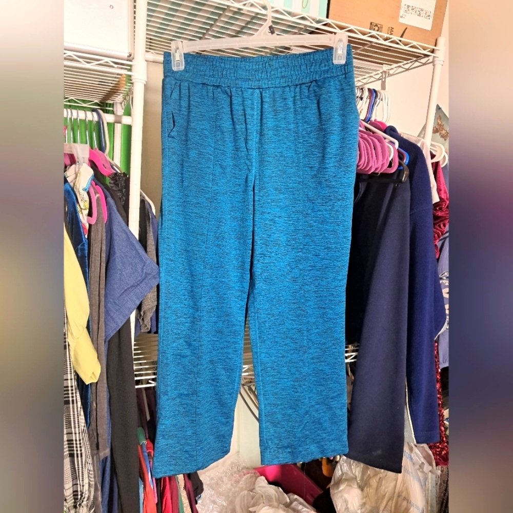 Athletic works cropped pants size medium 8-10